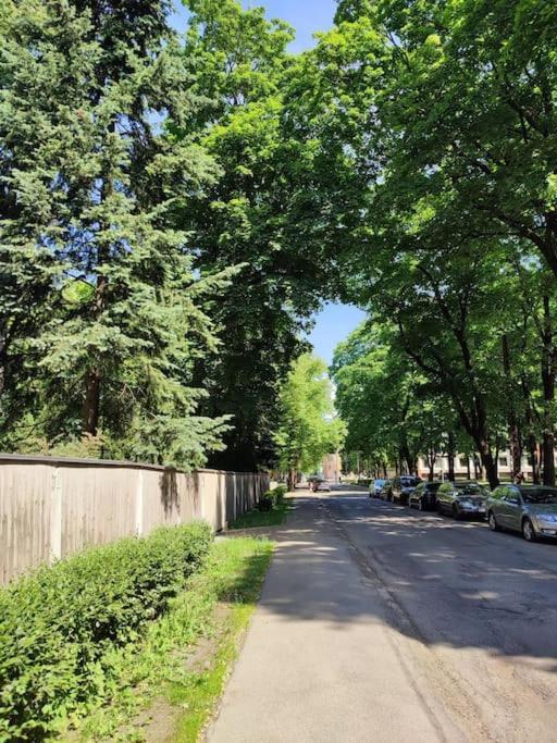 Уютный Лофт Среди Старых Парков Riga Exterior foto