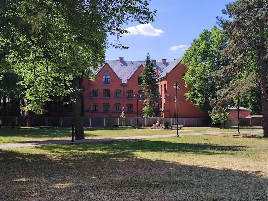 Уютный Лофт Среди Старых Парков Riga Exterior foto